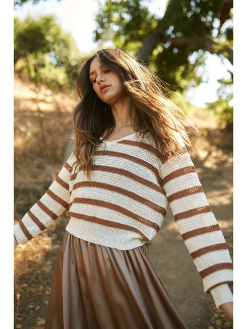 V STRIPE SWEATER TOP