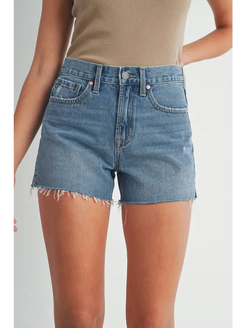 HIGH RISE FRAYED SHORT